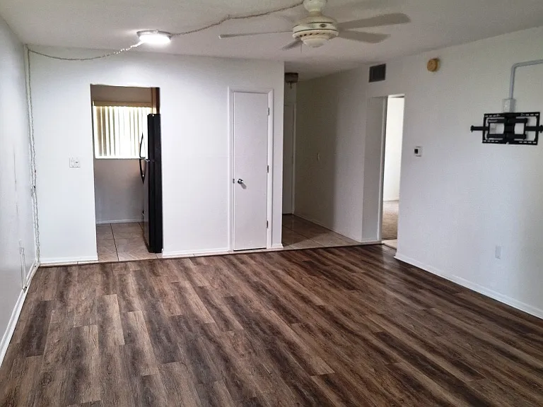 LIVING ROOM II
