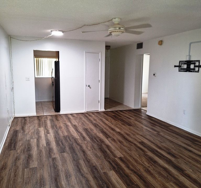 LIVING ROOM II