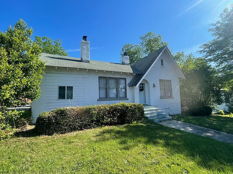 2389 Beech Ave — Photo 1