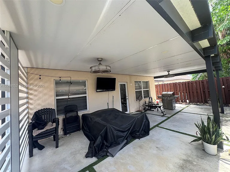 2410 NE 4th St — Photo 16