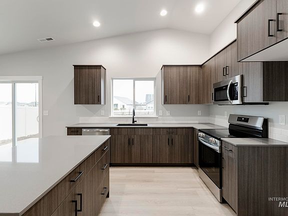 5th image of 869 N Aleppo Way