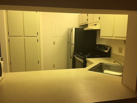 3rd image of 812 Sky Pine Way APT H2