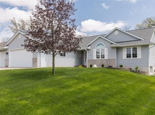 120 Shelly Dr, Robins, IA 52328