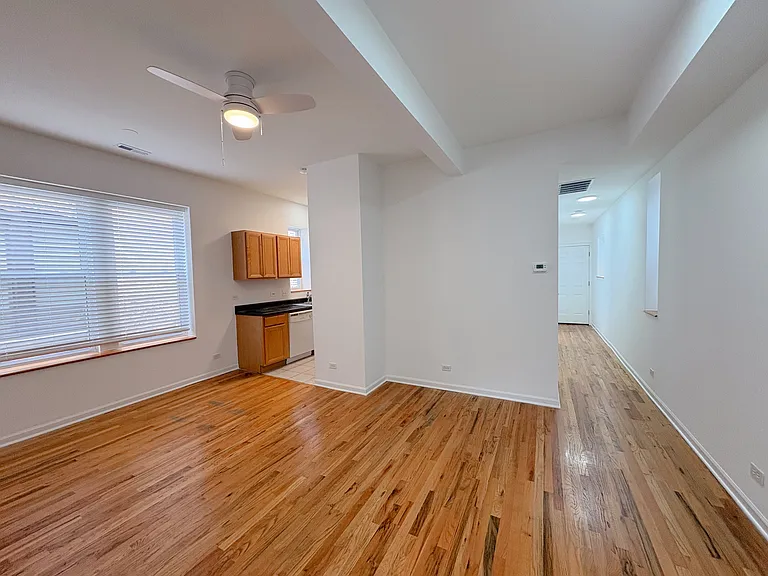 2216 W Chicago Ave #2R — Photo 3