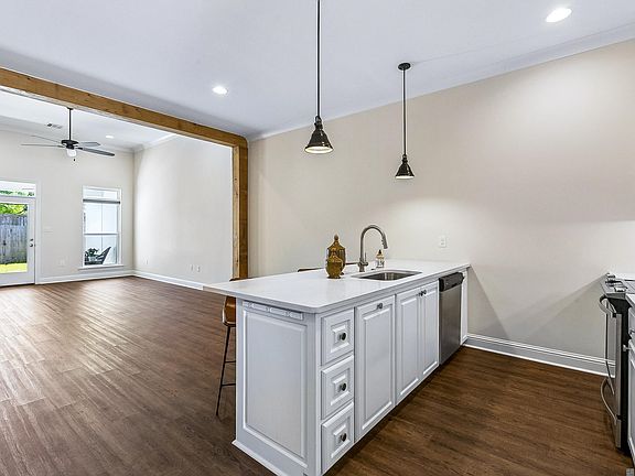 4th image of 17506 Comfort Blvd