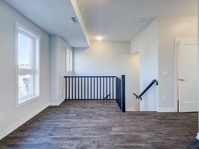 247 Burke St — Photo 7