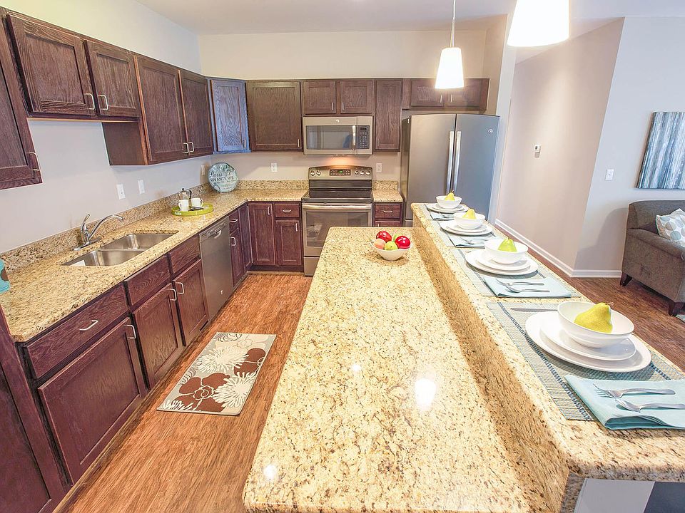 Fully Equipped Kitchen (cabinets & appliances may vary)