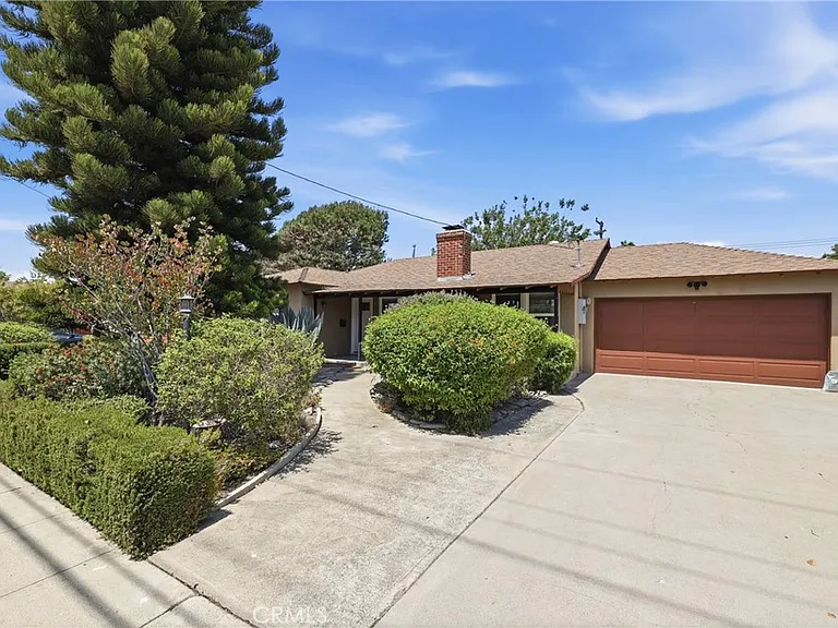 1415 E Walnut Ave — Photo 1