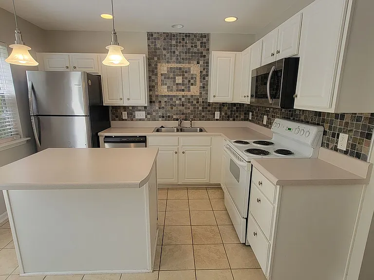 224 Butler Pl — Photo 3