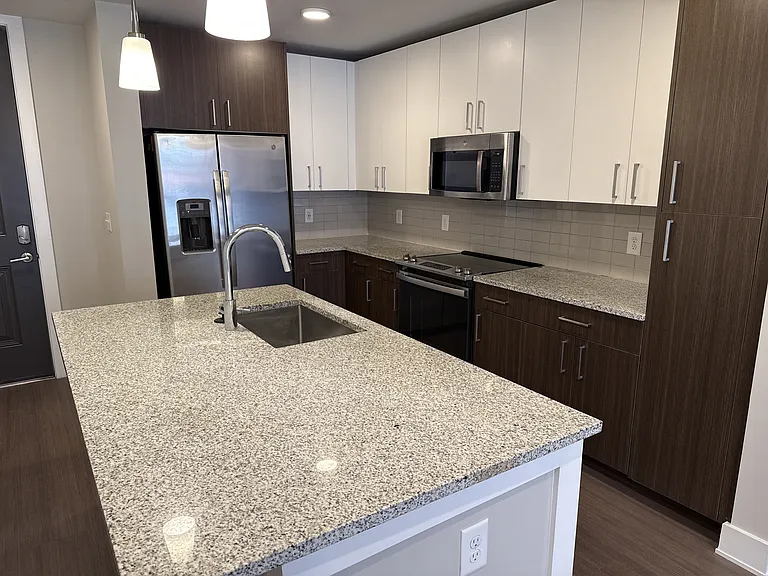 915 Glenwood Apartments on the Beltline — Photo 184