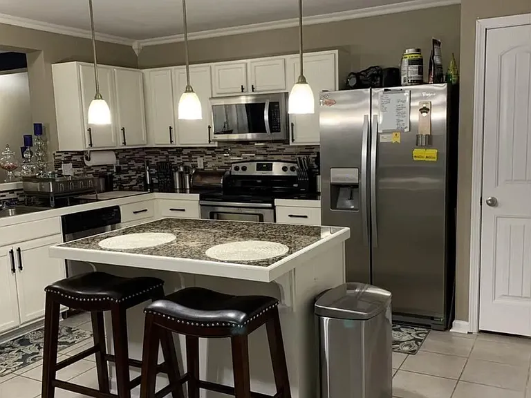 532 Glenway Dr — Photo 2