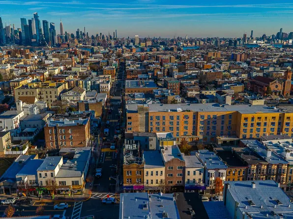 910 Summit Avenue image 15 of 15