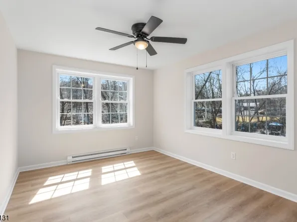 127 Main St, Bloomingdale, NJ
