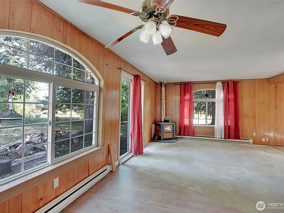 4th image of 514 Huggins Greig Road S