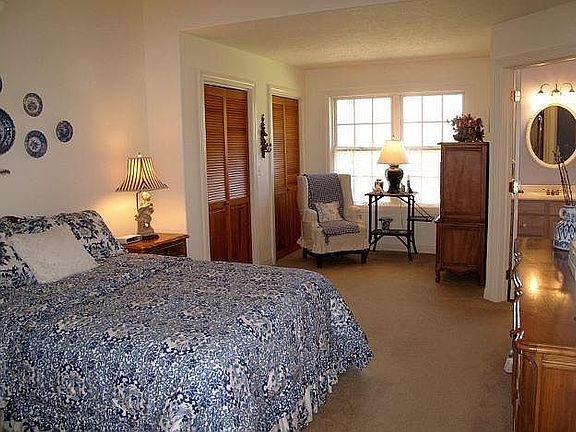 5th image of 235 Emerald Meadows Dr