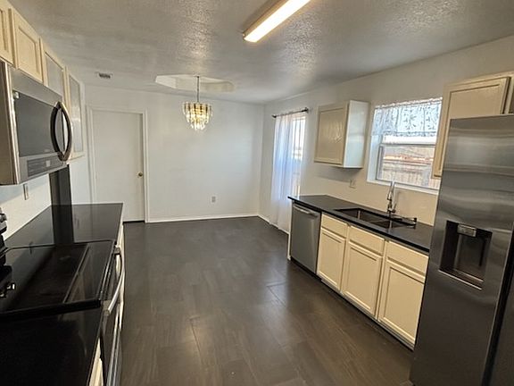 4th image of 3501 Driftwood Dr