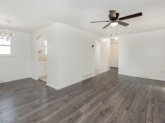 4th image of 964 Orchard Ave