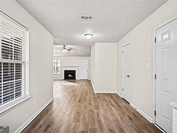 2nd image of 113 Brandon Ridge Cir