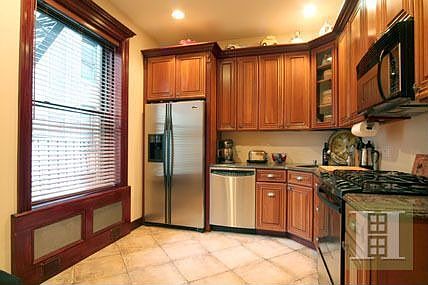 3rd image of 111 W 82nd St APT 3C