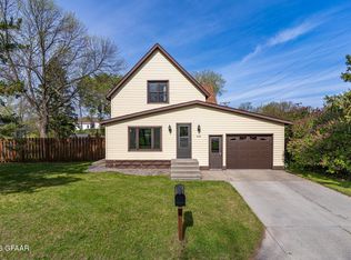 629 Barrette St, Crookston, MN 56716