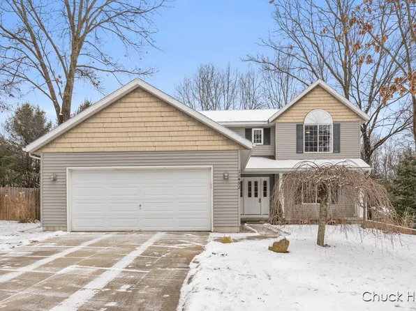 11492 Holmden Ct NE, Rockford, MI 49341