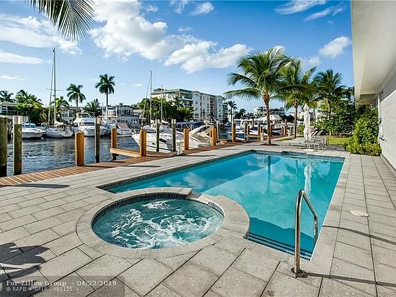 4th image of 151 Isle Of Venice Dr APT 4B