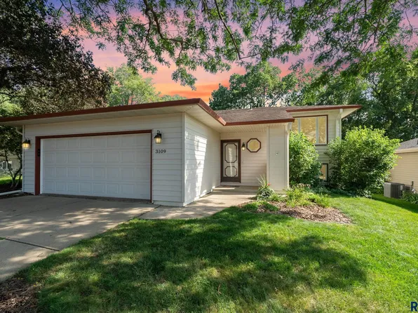 3109 E 33rd St, Sioux Falls, SD 57103