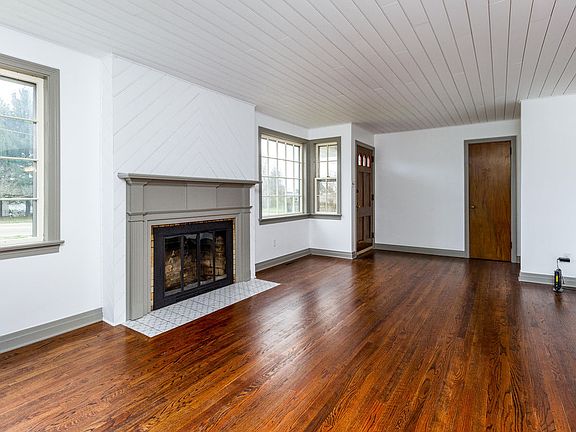 3rd image of 3605 Valley View Dr