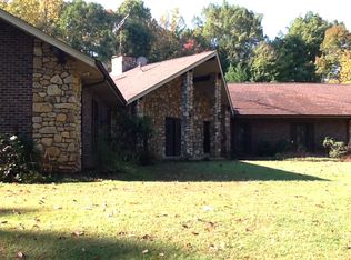 2461 Debras Ln, Hickory, NC 28602