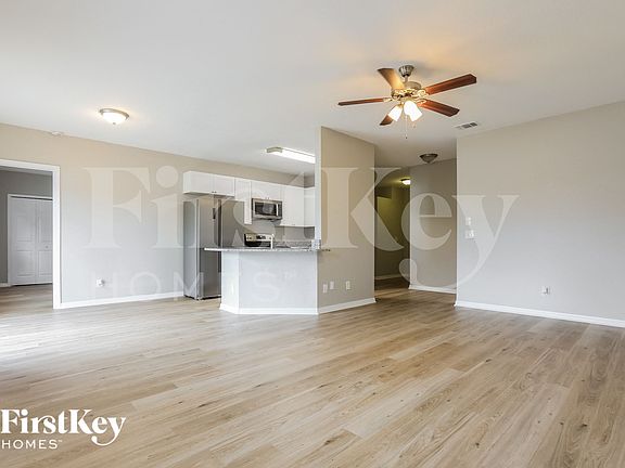 2nd image of 1581 S Cranberry Blvd