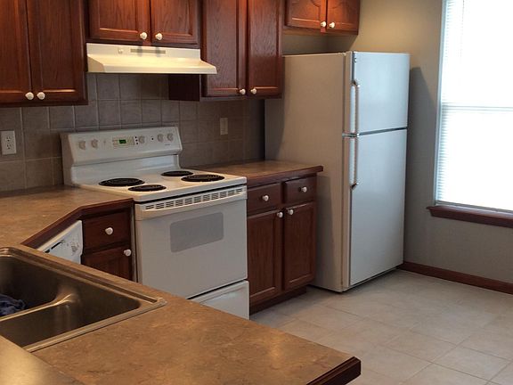 5th image of 527 E Pacific Ave