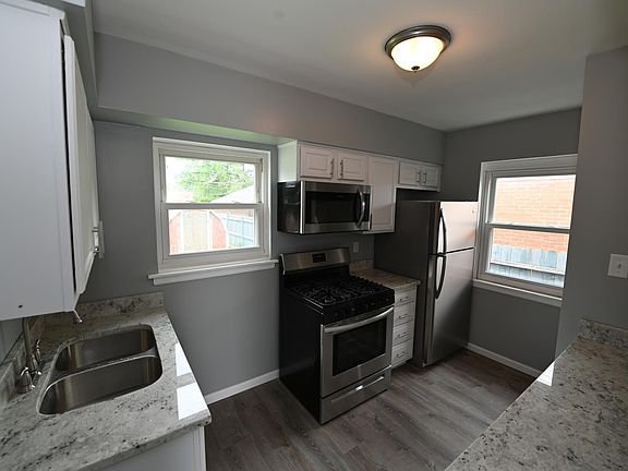 KITCHEN - Beautiful Granite Counter Tops!!