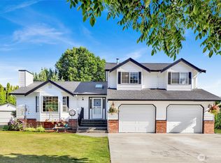 1048 Edgewater Ln, Lynden, WA 98264