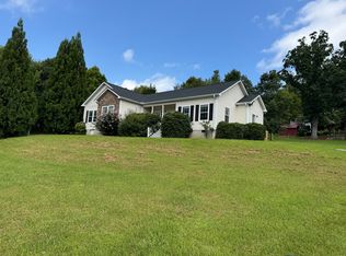 520 Meadow View Dr, Saluda, NC 28773