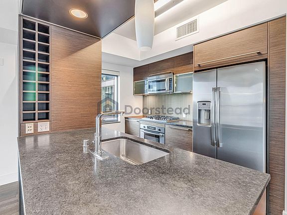 5th image of 820 Blanchard St Unit 808