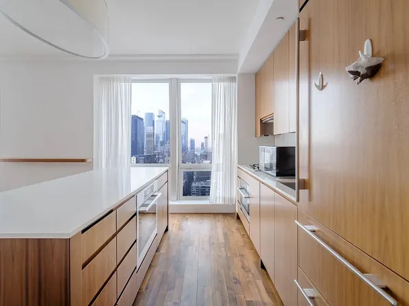 400 Fifth Avenue 39FGH image 3 of 9