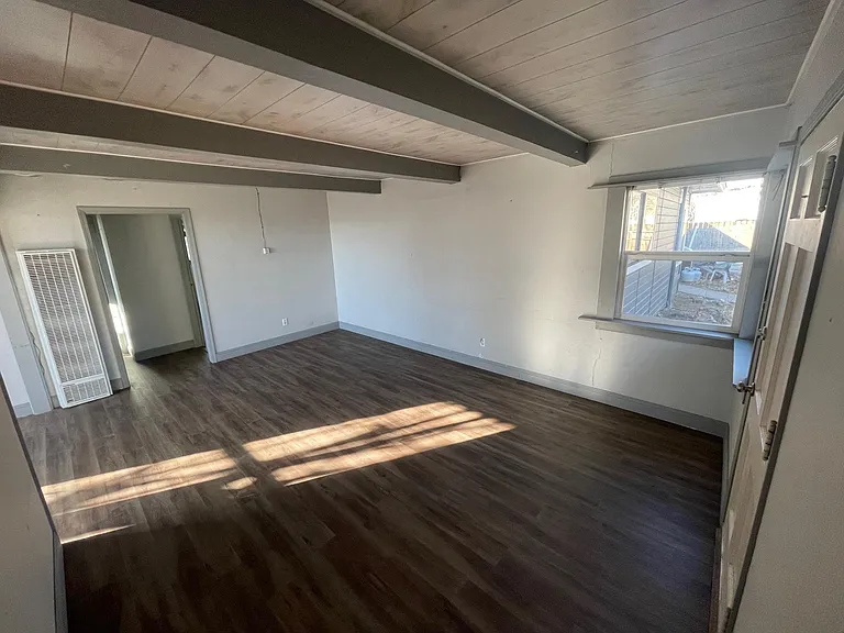 1752 Stratford Dr — Photo 3