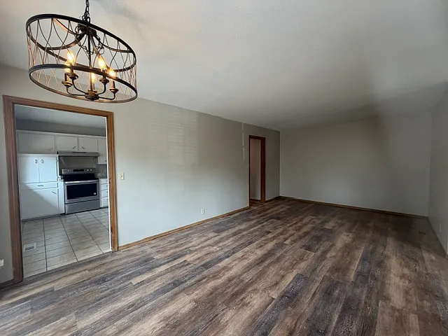 3613 N Drexel Blvd — Photo 9