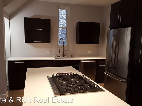 4th image of 943 N Honore St #1