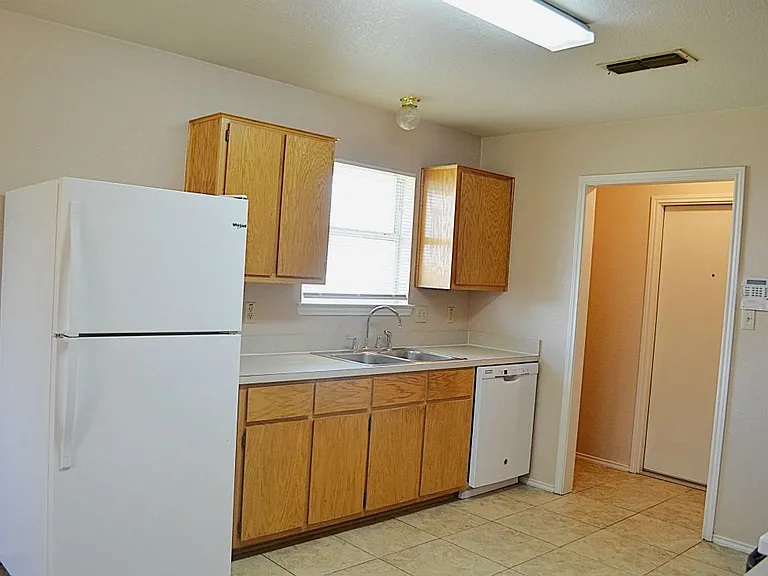 3006 Gus Dr — Photo 10