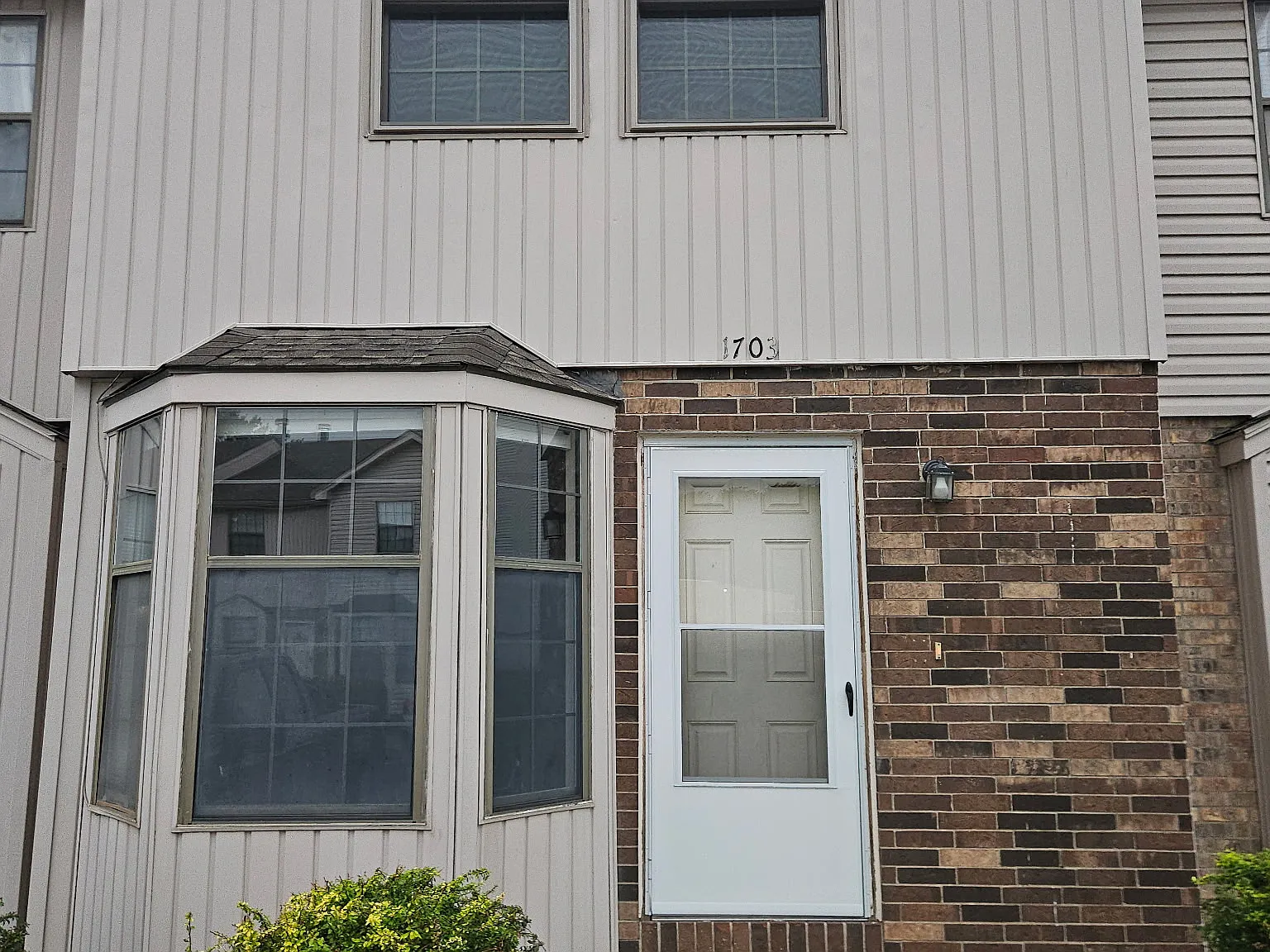 2 bed, 1.5 bath, 1000 sqft, $1,250 — Photo 2