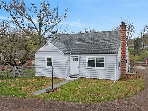 2nd image of 1511 Buchert Rd