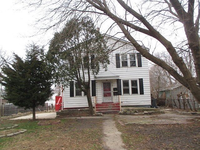 1st image of 718 S Victory St