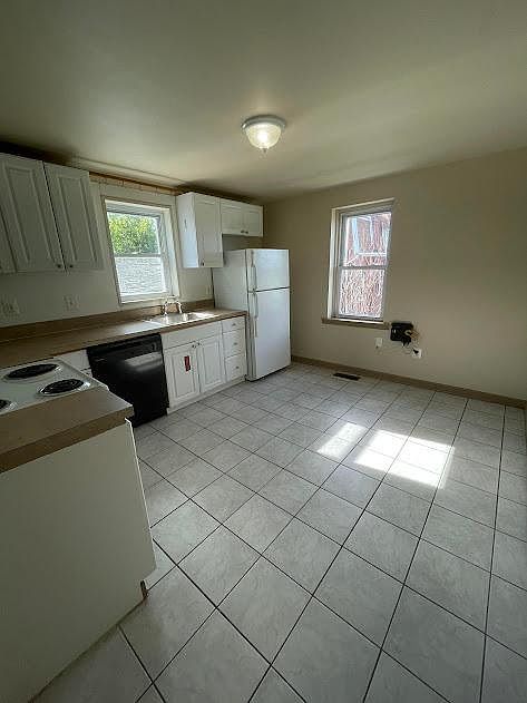 Eat- In Kitchen