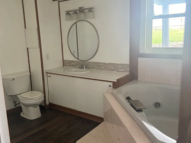 21 Montgomery Ave — Photo 16