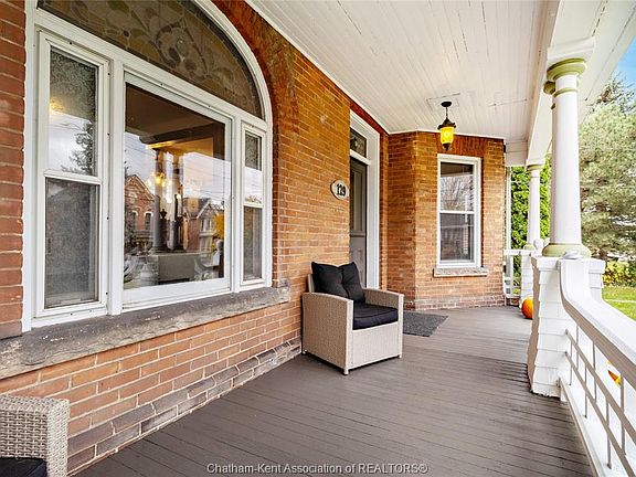 5th image of 129 William St S