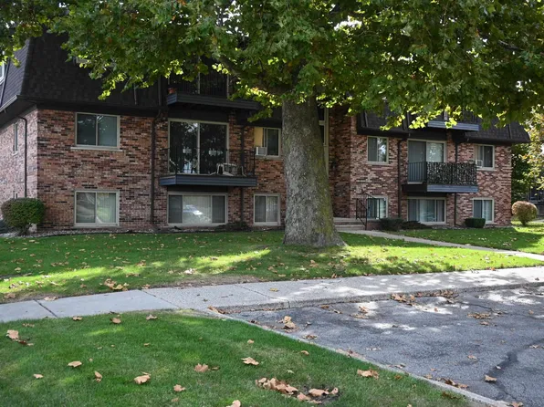 310 Riviera Dr, Saint Clair Shores, MI 48080