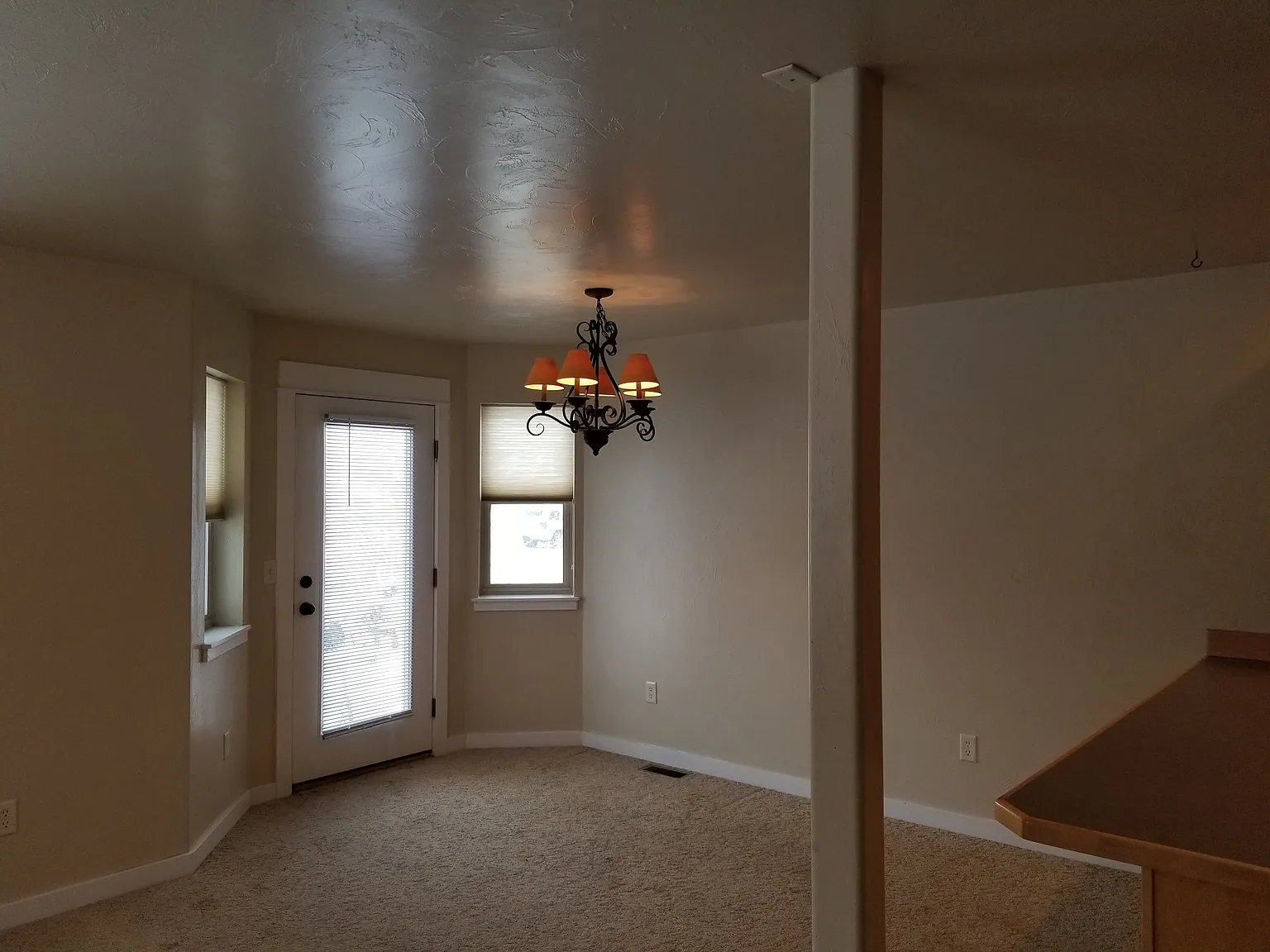 3 bed, 2.5 bath, 1500 sqft, $2,400 — Photo 2