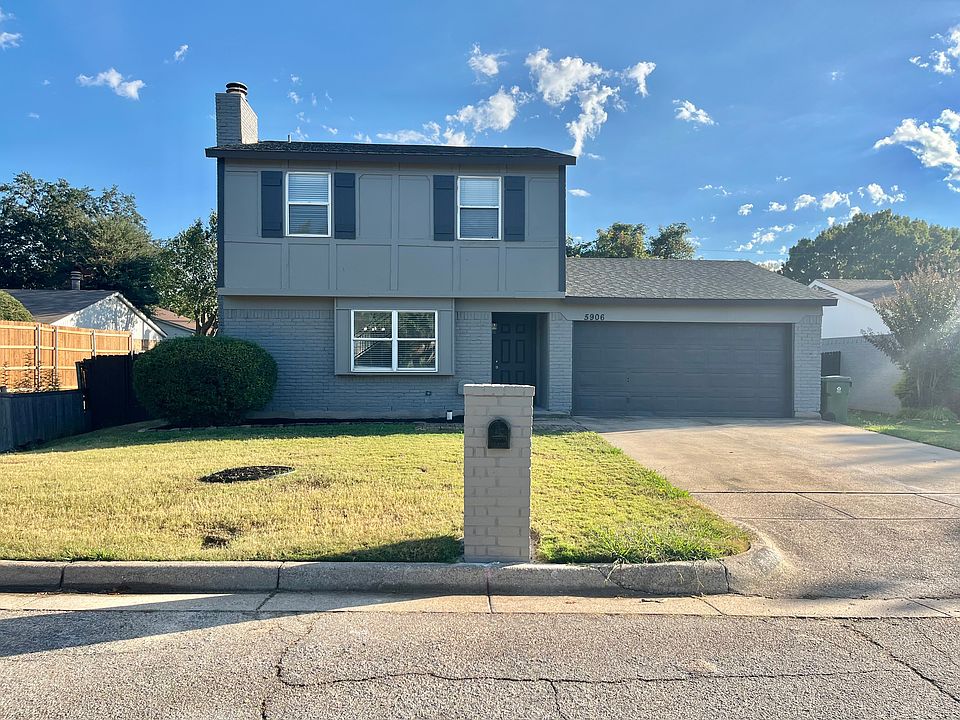 Great curb appeal with new exterior paint.