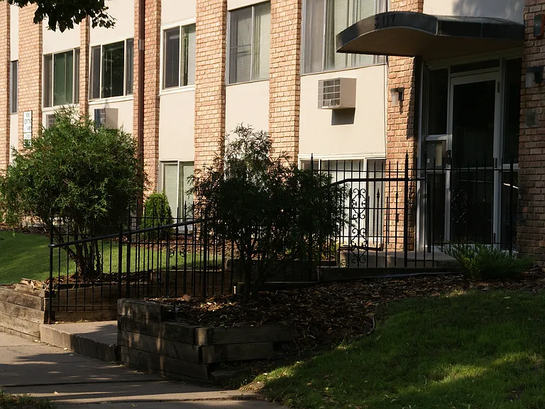 Powderhorn Park Apartments — Photo 14